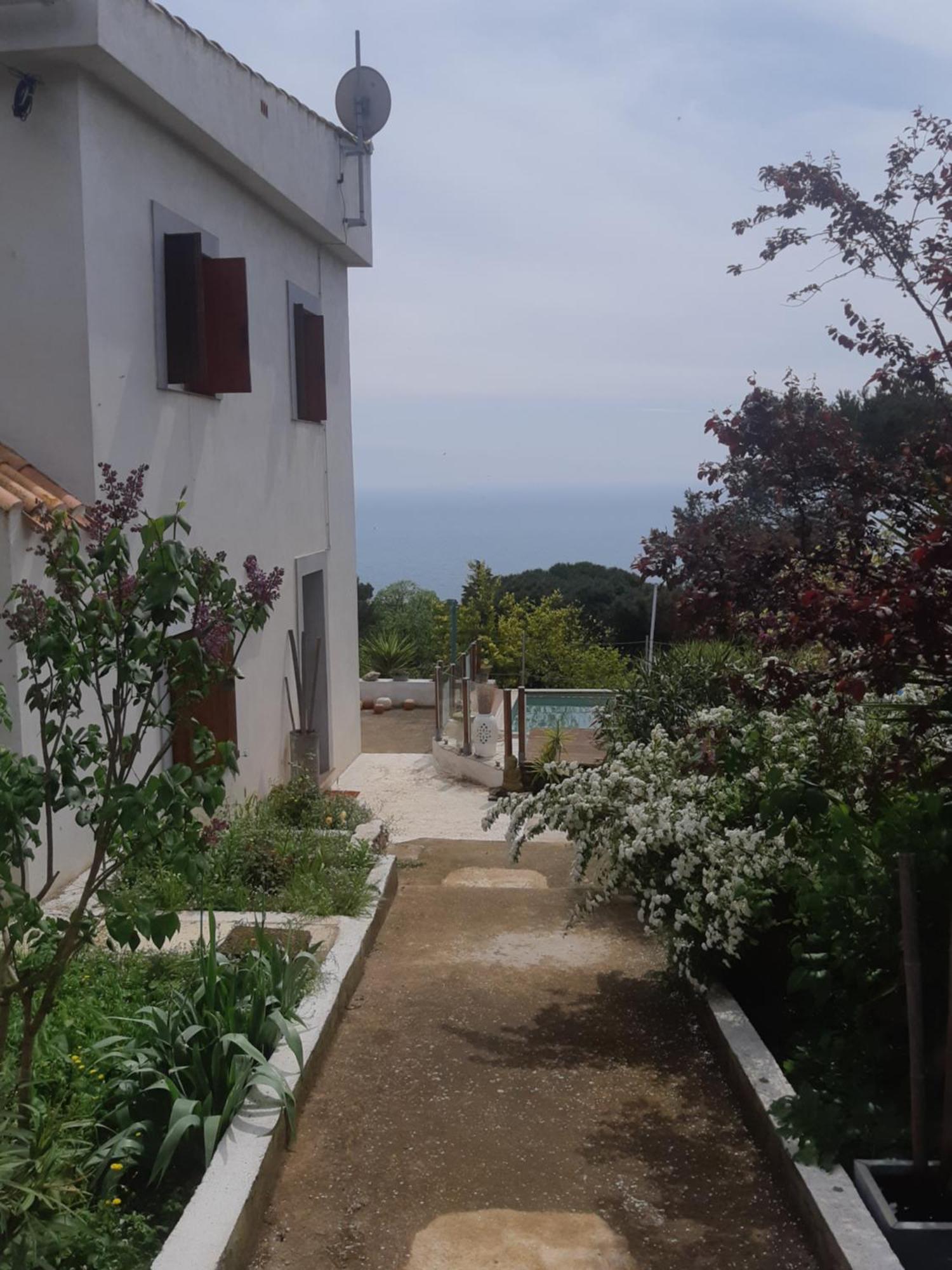 Haut De Villa Au Mont St Clair Vue Exceptionnelle Mer Et Foret Terrasses, Piscine, Petanque, Solarium Prives Сет Экстерьер фото